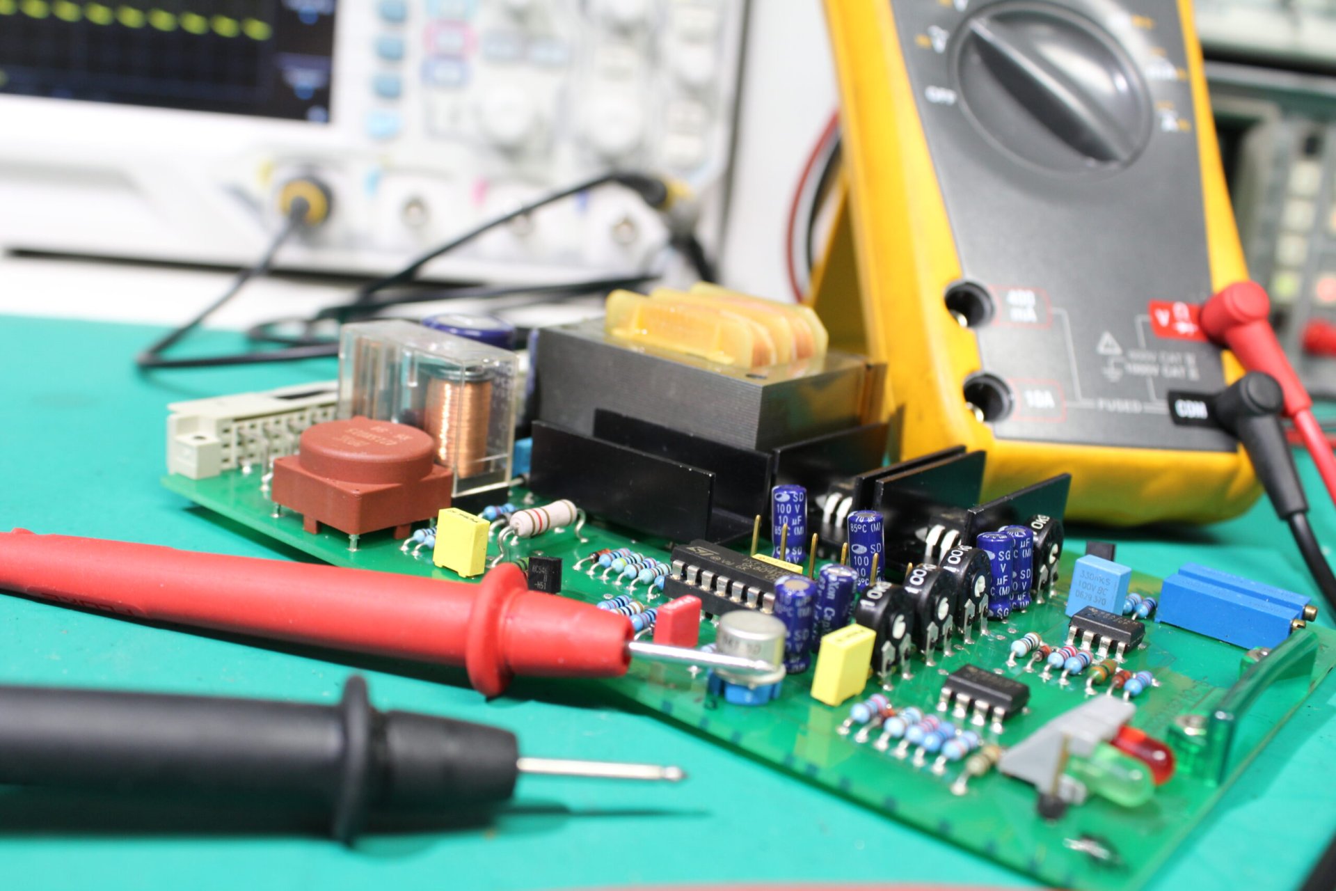 Endüstriyel Elektronik Tamiri Neden Önemlidir? | PLC ve Elektronik Kart Tamiri Rehberi